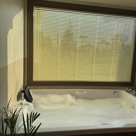 Jessica * 希萨勒尼